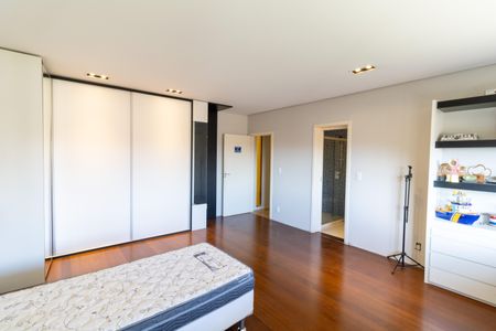 Casa para alugar com 648m², 4 quartos e 5 vagas Casa para alugar com 648m², 4 quartos e 5 vagasSuíte 3
