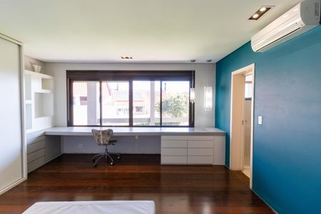 Casa para alugar com 648m², 4 quartos e 5 vagas Casa para alugar com 648m², 4 quartos e 5 vagasSuíte 4