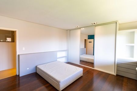 Casa para alugar com 648m², 4 quartos e 5 vagas Casa para alugar com 648m², 4 quartos e 5 vagasSuíte 4