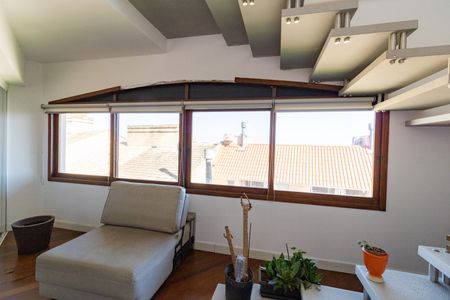 Casa para alugar com 648m², 4 quartos e 5 vagas Casa para alugar com 648m², 4 quartos e 5 vagasEscada