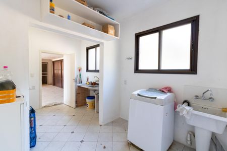 Casa para alugar com 648m², 4 quartos e 5 vagas Casa para alugar com 648m², 4 quartos e 5 vagasÁrea de Serviço