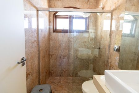 Casa para alugar com 648m², 4 quartos e 5 vagas Casa para alugar com 648m², 4 quartos e 5 vagasBanheiro Social