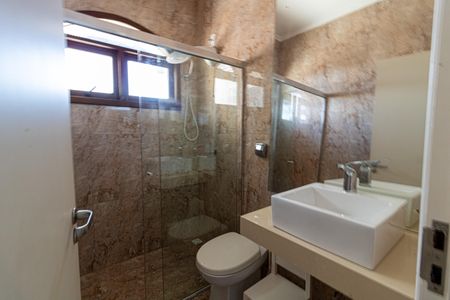 Casa para alugar com 648m², 4 quartos e 5 vagas Casa para alugar com 648m², 4 quartos e 5 vagasBanheiro Social