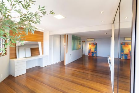 Casa para alugar com 648m², 4 quartos e 5 vagas Casa para alugar com 648m², 4 quartos e 5 vagasSuíte 2