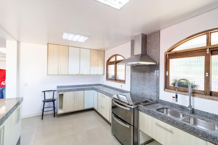 Casa para alugar com 648m², 4 quartos e 5 vagas Casa para alugar com 648m², 4 quartos e 5 vagasCozinha