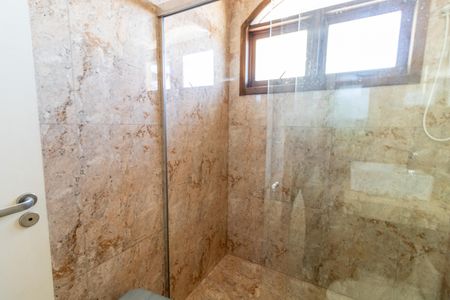 Casa para alugar com 648m², 4 quartos e 5 vagas Casa para alugar com 648m², 4 quartos e 5 vagasBanheiro Social