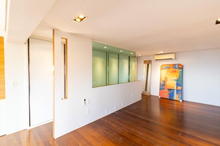 Casa para alugar com 648m², 4 quartos e 5 vagas Casa para alugar com 648m², 4 quartos e 5 vagasSuíte 2