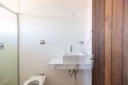 Casa para alugar com 648m², 4 quartos e 5 vagas Casa para alugar com 648m², 4 quartos e 5 vagasBanheiro da Suíte 1