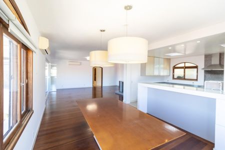 Casa para alugar com 648m², 4 quartos e 5 vagas Casa para alugar com 648m², 4 quartos e 5 vagasSala