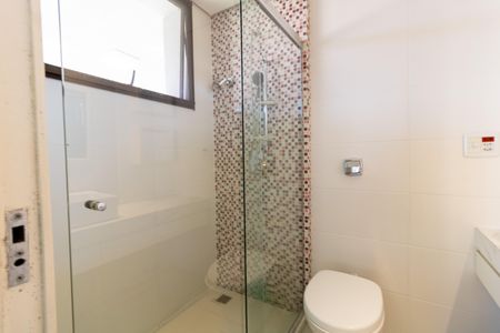 Casa para alugar com 648m², 4 quartos e 5 vagas Casa para alugar com 648m², 4 quartos e 5 vagasBanheiro da Suíte 4