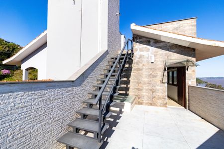 Casa para alugar com 648m², 4 quartos e 5 vagas Casa para alugar com 648m², 4 quartos e 5 vagasTerraço