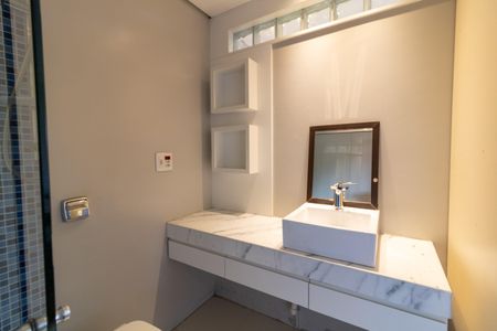 Casa para alugar com 648m², 4 quartos e 5 vagas Casa para alugar com 648m², 4 quartos e 5 vagasBanheiro da Suíte 3