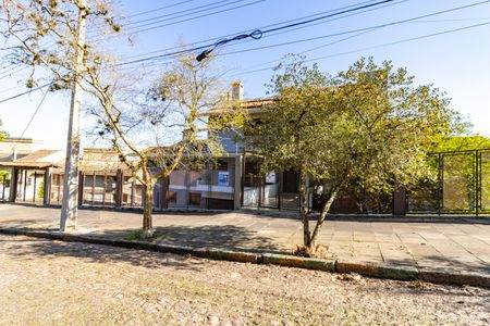 Casa para alugar com 648m², 4 quartos e 5 vagas Casa para alugar com 648m², 4 quartos e 5 vagasFachada