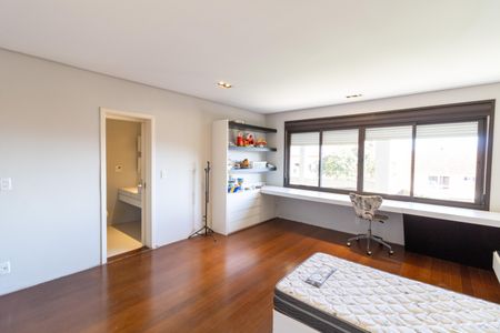 Casa para alugar com 648m², 4 quartos e 5 vagas Casa para alugar com 648m², 4 quartos e 5 vagasSuíte 3