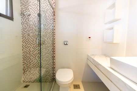 Casa para alugar com 648m², 4 quartos e 5 vagas Casa para alugar com 648m², 4 quartos e 5 vagasBanheiro da Suíte 4