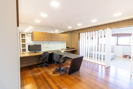 Casa para alugar com 648m², 4 quartos e 5 vagas Casa para alugar com 648m², 4 quartos e 5 vagasEscritório