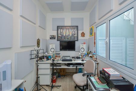 Casa à venda com 100m², 2 quartos e 2 vagasQuarto de Serviço