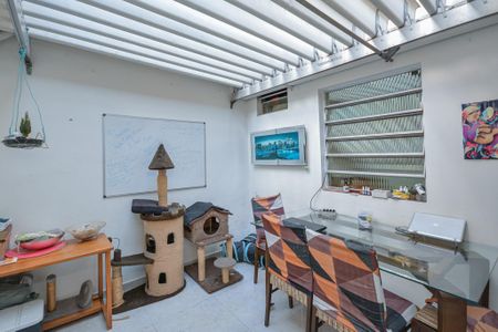 Casa à venda com 100m², 2 quartos e 2 vagasQuintal