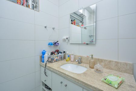 Casa à venda com 100m², 2 quartos e 2 vagasBanheiro 2