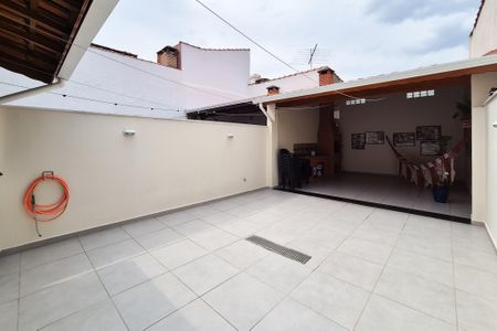 Casa à venda com 174m², 3 quartos e 2 vagas Casa à venda com 174m², 3 quartos e 2 vagasQuintal