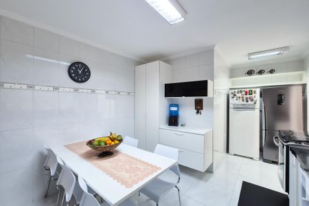 Casa à venda com 174m², 3 quartos e 2 vagas Casa à venda com 174m², 3 quartos e 2 vagasCozinha