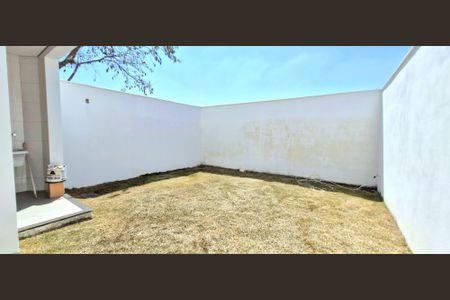 Casa à venda com 180m², 3 quartos e 2 vagasÁrea Externa