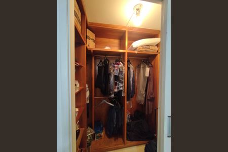 Apartamento à venda com 140m², 3 quartos e 1 vaga Apartamento à venda com 140m², 3 quartos e 1 vagaCloset da suíte