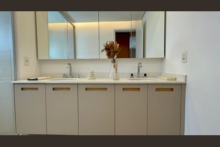 Apartamento à venda com 193m², 3 quartos e 3 vagasBanheiro da Suíte 1