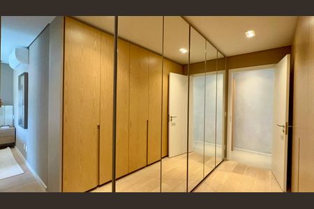Apartamento à venda com 193m², 3 quartos e 3 vagasCloset da suíte 1