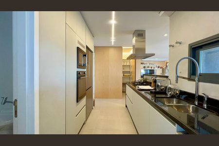 Apartamento à venda com 193m², 3 quartos e 3 vagasCozinha