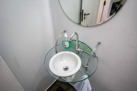 Casa à venda com 300m², 2 quartos e 2 vagasLavabo