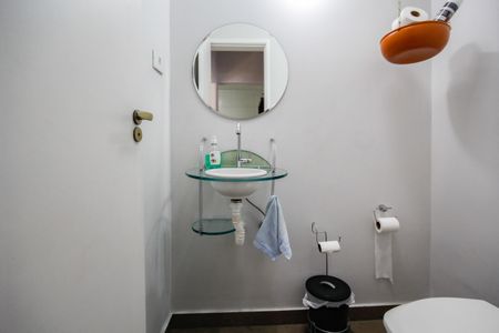 Casa à venda com 300m², 2 quartos e 2 vagasLavabo