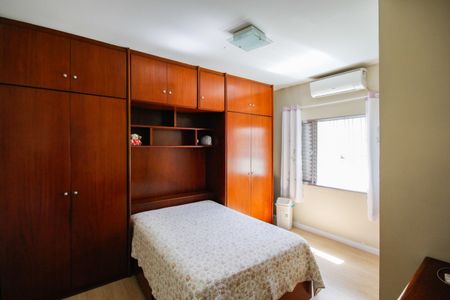 Casa à venda com 300m², 2 quartos e 2 vagasSuíte 2