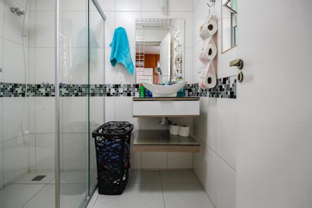 Casa à venda com 300m², 2 quartos e 2 vagasBanheiro da Suíte 1