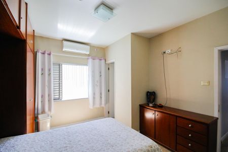 Casa à venda com 300m², 2 quartos e 2 vagasSuíte 2