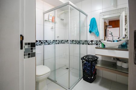 Casa à venda com 300m², 2 quartos e 2 vagasBanheiro da Suíte 1