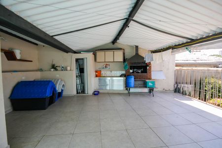 Casa à venda com 300m², 2 quartos e 2 vagasChurrasqueira