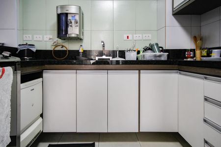 Casa à venda com 300m², 2 quartos e 2 vagasCozinha