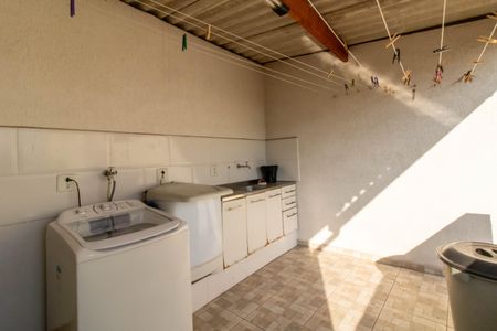 Casa à venda com 140m², 2 quartos e 1 vaga Casa à venda com 140m², 2 quartos e 1 vagaArea de Serviço