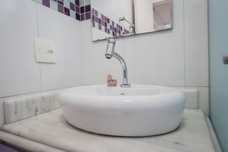 Casa de condomínio à venda com 127m², 3 quartos e 2 vagasBanheiro 