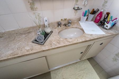 Apartamento à venda com 98m², 3 quartos e 2 vagasBanheiro da suíte