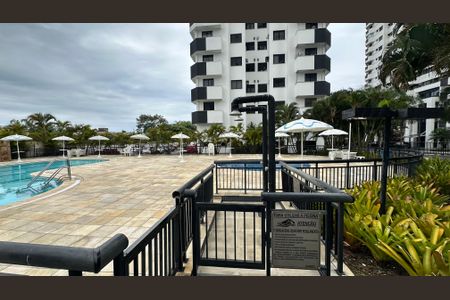 Apartamento à venda com 81m², 3 quartos e sem vagaÁrea comum - Piscina