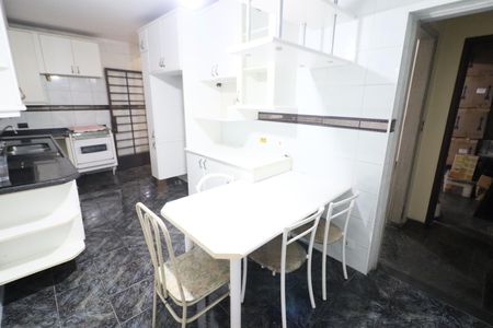 Casa à venda com 240m², 4 quartos e 2 vagasCozinha 1