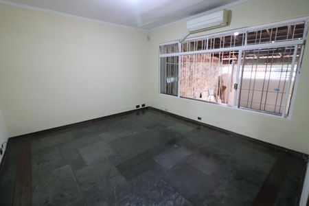 Casa à venda com 240m², 4 quartos e 2 vagasSala