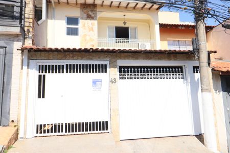 Casa à venda com 240m², 4 quartos e 2 vagasFachada