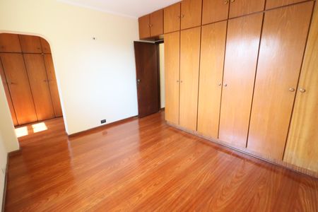 Casa à venda com 240m², 4 quartos e 2 vagasSuíte 1