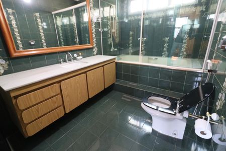 Casa à venda com 240m², 4 quartos e 2 vagasBanheiro da Suíte 1