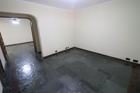 Casa à venda com 240m², 4 quartos e 2 vagasSala