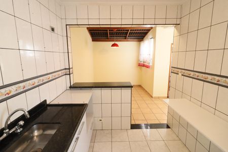 Casa à venda com 240m², 4 quartos e 2 vagasCozinha 2