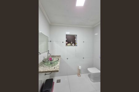 Casa para alugar com 219m², 3 quartos e 2 vagasBanheiro Social 2